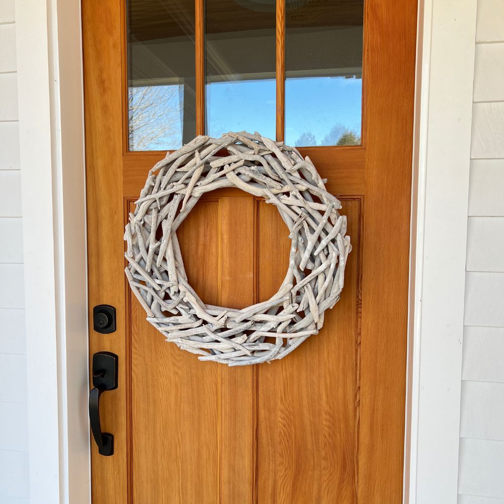 18" Driftwood Wreath Whitewashed