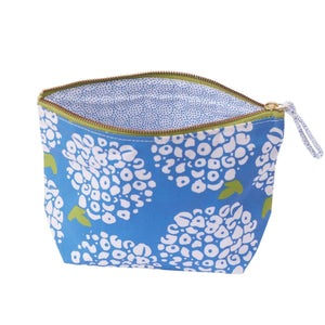 Medium coastal canvas pouch designed for everyday organization, featuring a patterned lining and gold zipper closure