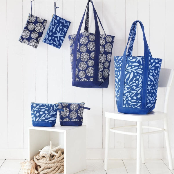 Stylish urchin-patterned cotton wristlet, lightweight and perfect for daily essentials.